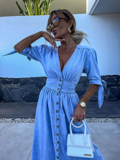 Mina Kleid – Eleganter Jeans-Look mit asymmetrischem Gürtel & geschnürten Ärmeln